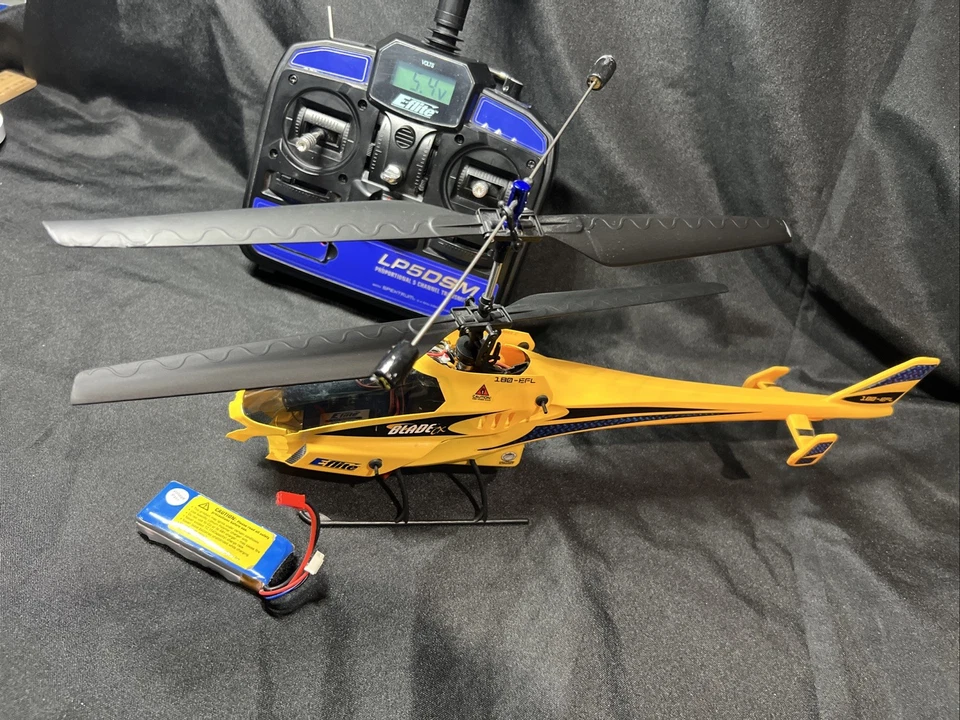 E-FLITE LP5DSM Proportional 5 Channel 2.4 GHZ SPEKTRUM Helecopter Shell Damaged - Image 3 of 4
