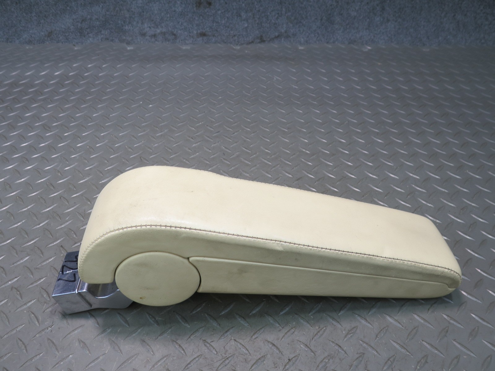 2006-2012 BENTLEY FLYING SPUR FRONT RIGHT & LEFT CENTER CONSOLE ARM REST  SET