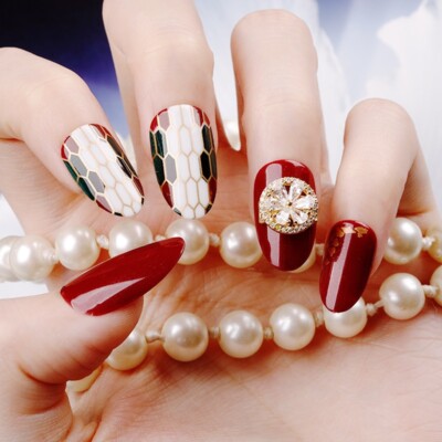 reuseable pre-glued nails