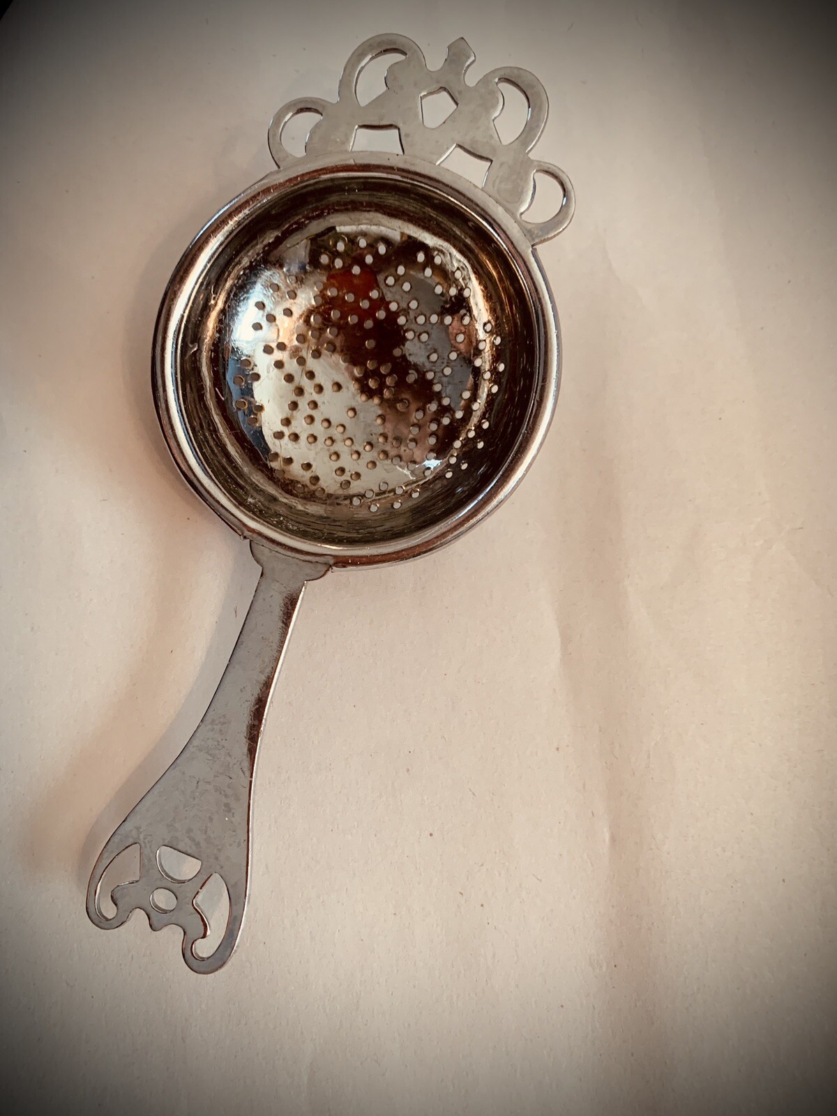 ORNATE VINTAGE CROWN 👑 DESIGNED SILVERPLATED OVERCUP TEA STRAINER