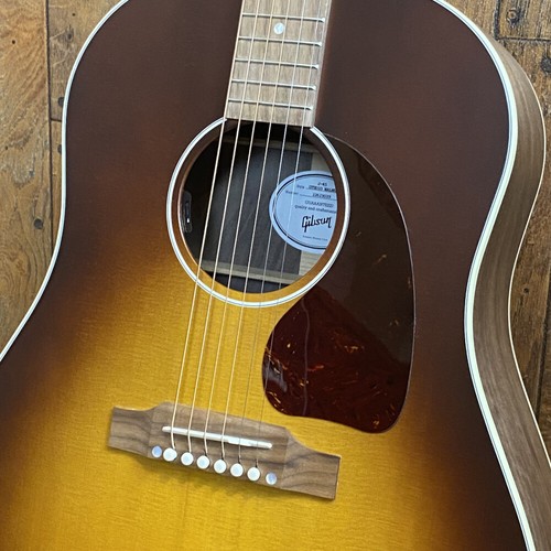 Gibson: J-45 Studio Walnut Satin Walnut Burst - Picture 10 of 11