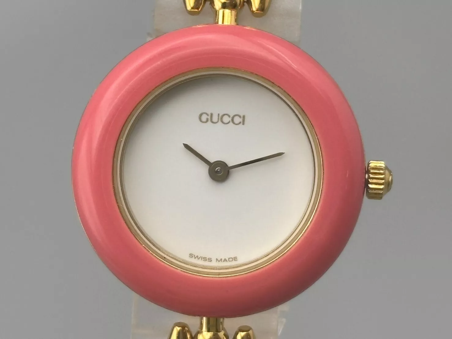 Montre femme vintage Gucci lunette à changement 1200 cadran doré blanc rose
