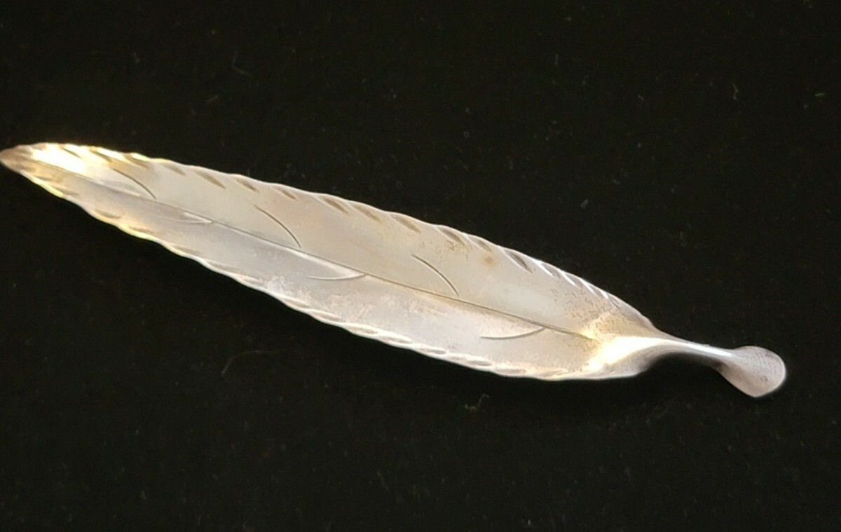 Stuart Nye Sterling Feather Pin - Hand Wrought Silver Vintage Stuart Nye Sterling Leaf Brooch. For Sale at Ruby Lane main image 3