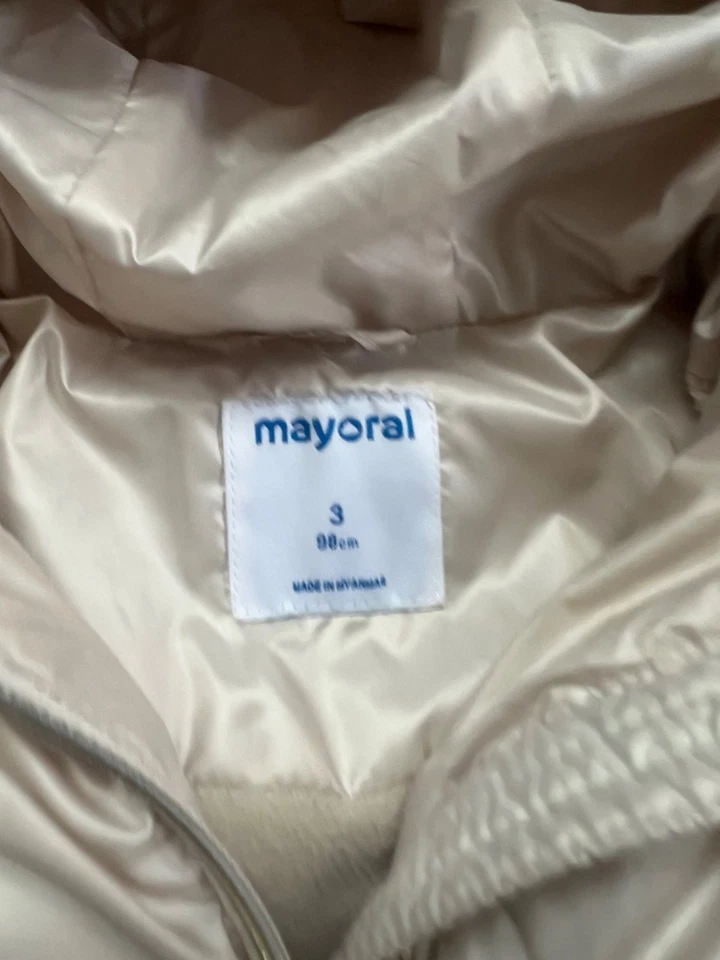 Abrigo acolchado con capucha y cremallera beige Mayoral para niñas. Talla 3 años Foto 3 de 4