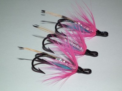 Lachs/Sitzforellenfliegen - 3 rosa & blau gebunden an Mustad Gr. 8 Doppelhaken