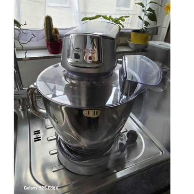 Kenwood Titanium Chef Baker XL Küchenmaschine 1200W 7L Waage + Zubehör
