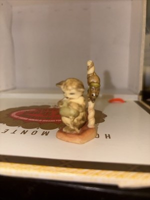 Vintage Beatrix Potter Cat & Squirrel Toriart Anri Figurine 1.75  A7