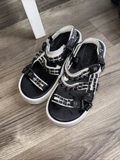 Sandalias Chanel 2019 entrelazadas con logotipo CC - Sandalias negras talla 38