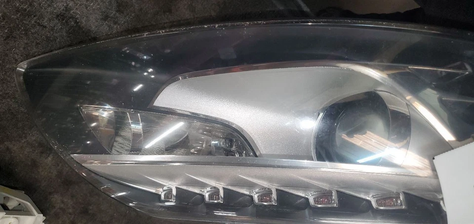 Passenger Headlight Xenon HID Adaptive Curve Fits 10-15 AUDI Q7 1154428 - Image 2 of 4