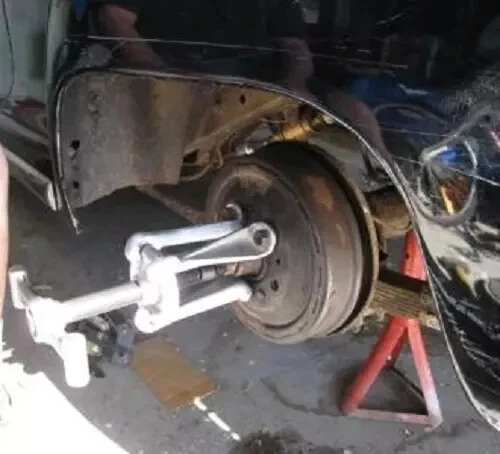 Extractor de cubo de tambor de freno de tres patas para DeSoto Chrysler Plymouth Dodge 1928-1962 Foto 3 de 4