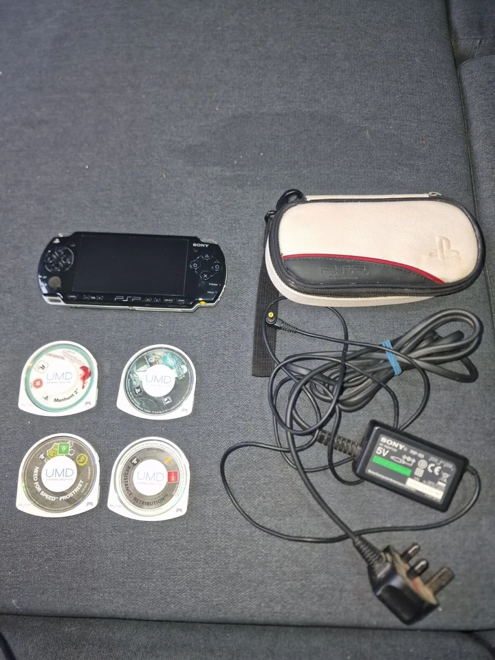 Sony PlayStation Portable 2000, photo 1 of 5
