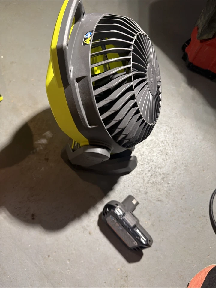 Susurro portátil híbrido Ryobi PCL811 18 voltios serie 7-1/2" y batería 1,5 Ah Foto 3 de 3