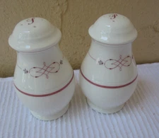 Villeroy & Boch Aragon Salt & Pepper Shakers Bone China Heinrich Germany