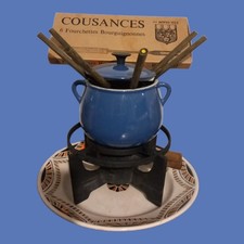 Service à Fondue en fonte .bean Pot  Cousances Le Creuset . Iron.