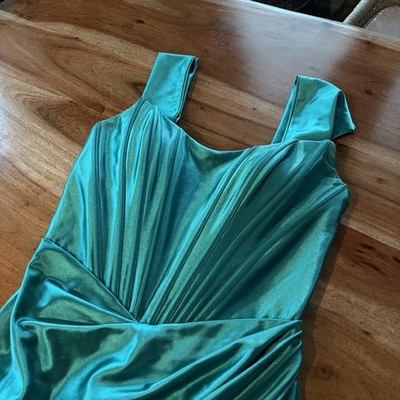 green emerald velvet dress Sherri Hill 55199 main image 0
