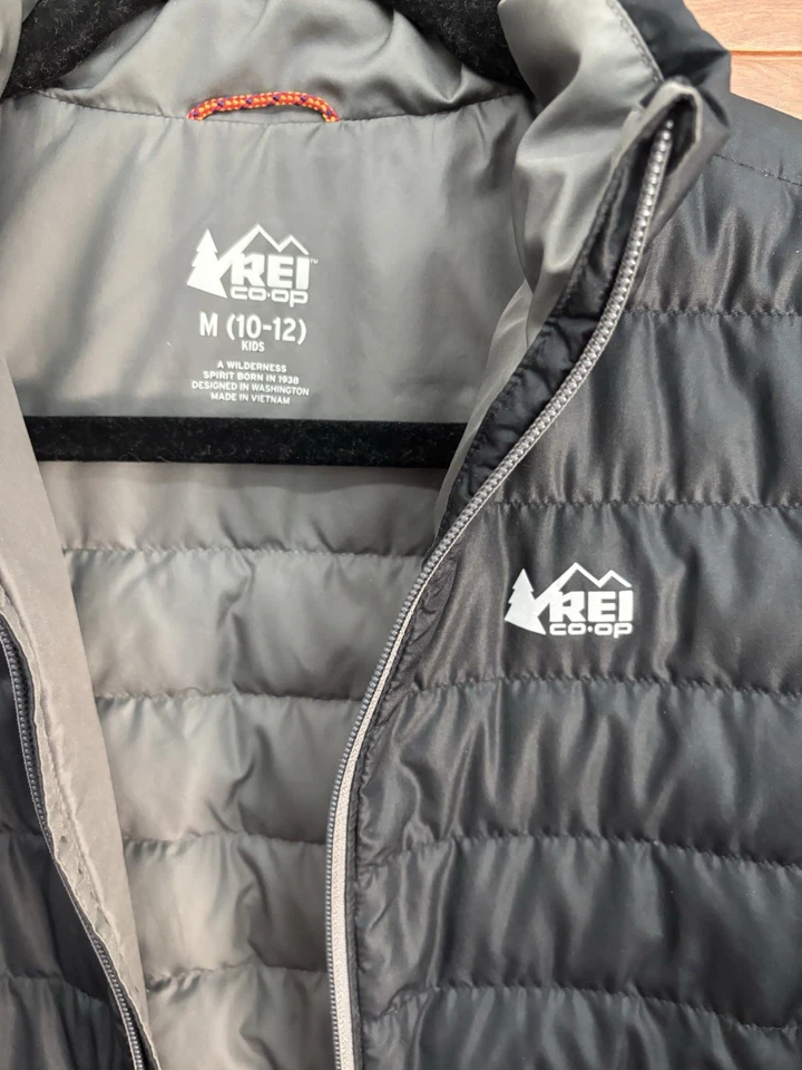 Black Boys Size 10/12 REI Jacket 80 % Down Filled, Coat, Full Zip With Pockets - Image 3 of 4