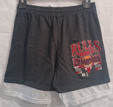 LOGO 7 CHICAGO BULLS WORLD CHAMPS BACK 2 BACK BOYS SHORTS BLACK SIZE LG. NWOT