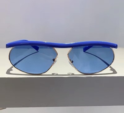 Luxury Rimless Italy Style Sunglasses Fashion Design Vogue Catwalk Blue Model