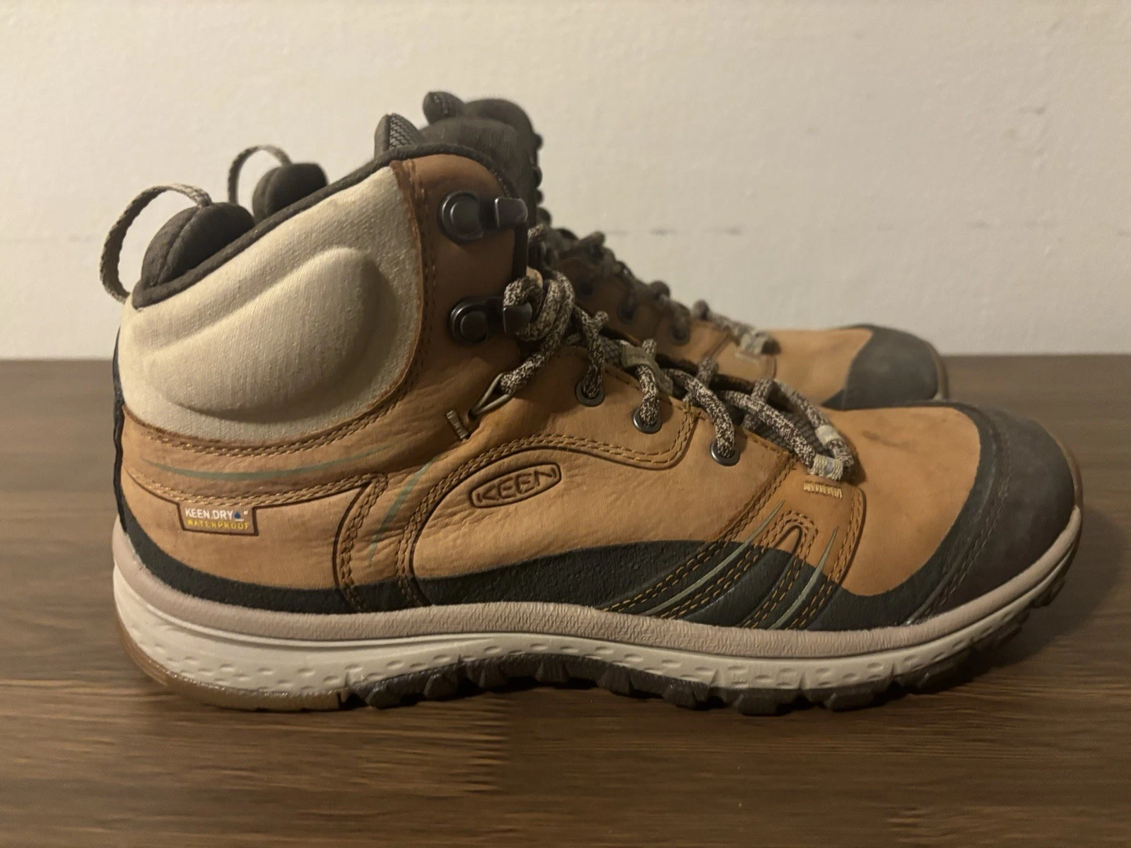 Keen Terradora Leather Mid Waterproof Hiking Boots Women’s 9 Tan Brown 1017752