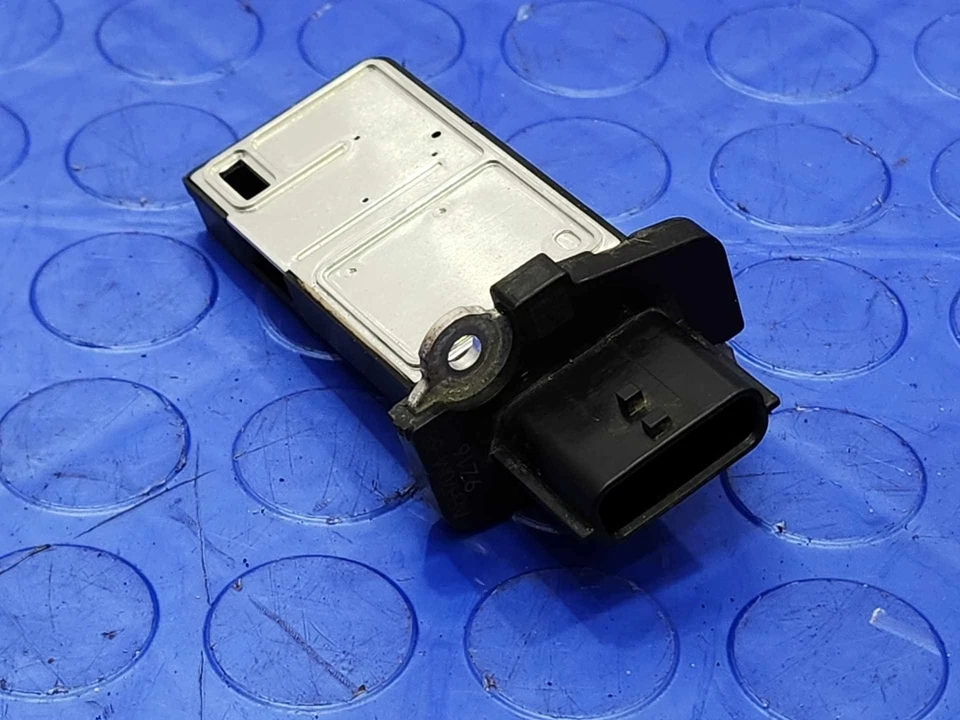 Air Flow Meter Nissan Fits Altima Maxima Titan 350Z Cube Genuine OEM 226807S00A - Image 3 of 4