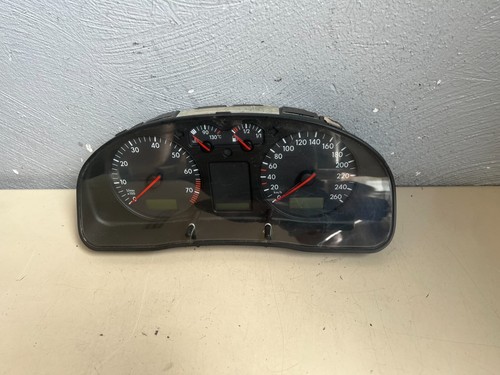 VW Passat Variant 1,6L 74kW 1998 Automatik Tacho Kombiinstrument 3B0919881M