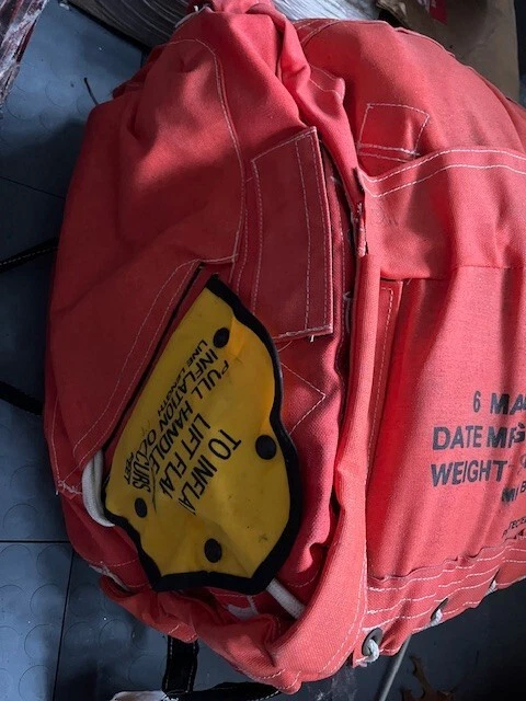 Balsa salvavidas Switlik Valise MD 6 hombres en alta mar Foto 3 de 3