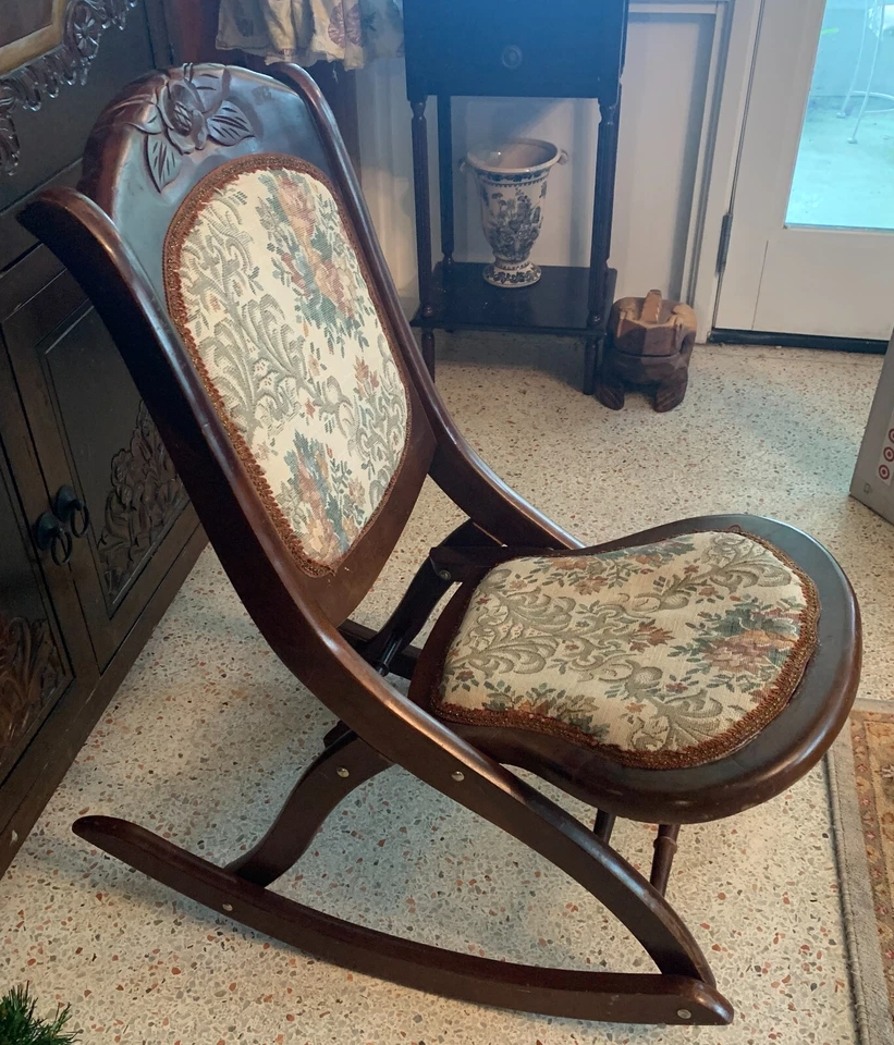 Cadeira de balanço vintage dobrável de madeira tapeçaria floral vitoriana colecionável - Imagem 3 de 4