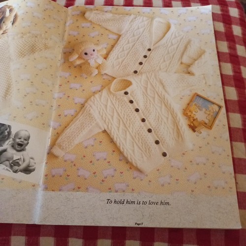 😇 Patons 1050 Knitting Pattern Book Baby Birth To 2 Years 3,4,5 And 8 Ply White - Picture 6 of 24
