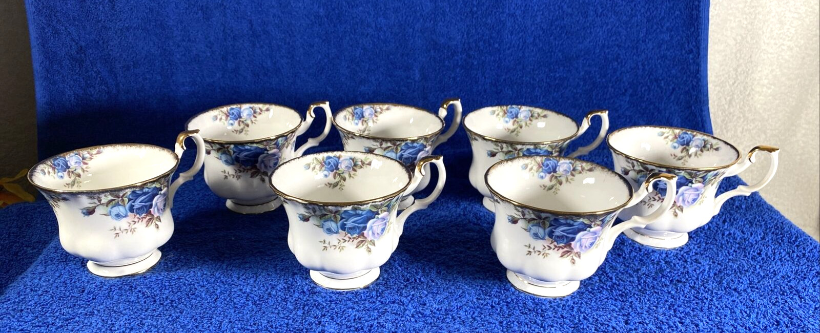 Moonlight Rose by ROYAL ALBERT Bone China (1987) 5 Piece Place Setting