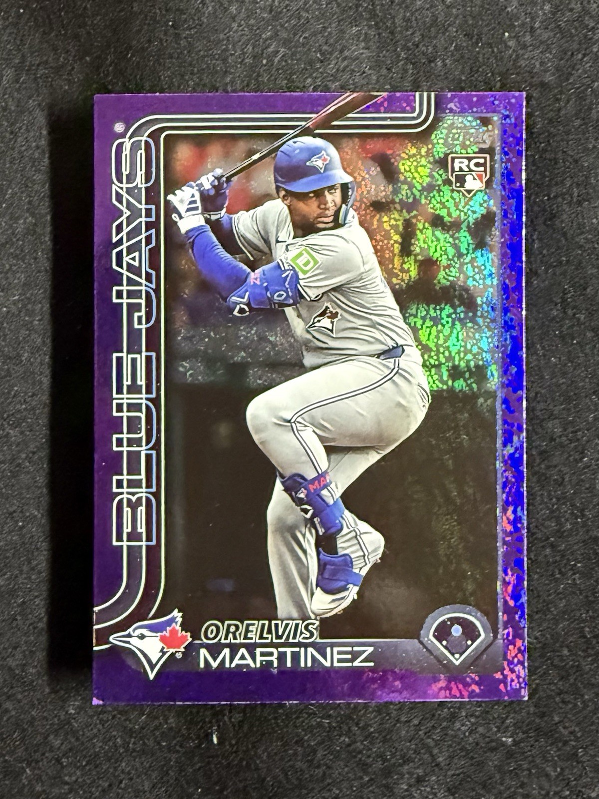 2025 Topps Series 1 Orelvis Martinez #18 Purple Holo Foil /250, Blue Jays (RC)