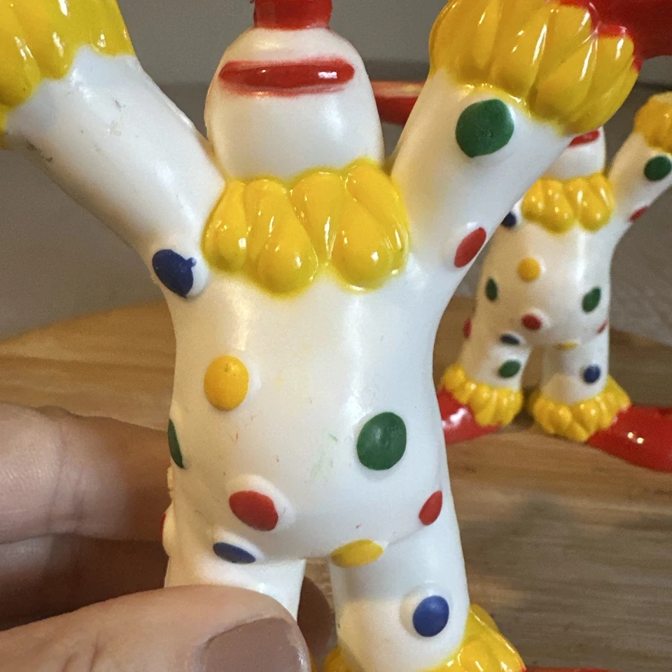 "2 adornos de nivel con soporte para pasteles de payaso Wilton 1973 blancos con lunares multicolores 4""" Foto 4 de 4