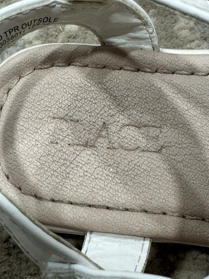 Sandalias Place blancas con beige brillantes talla 8 Foto 2 de 4