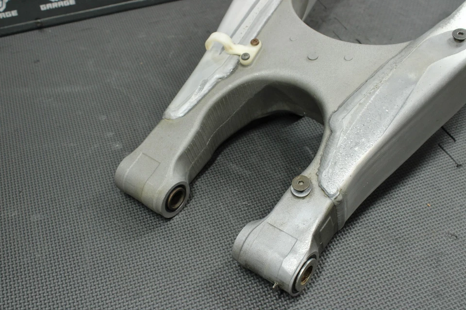 2015 YAMAHA YZ250F OEM SWINGARM SWING ARM SUSPENSION 1SL-22110-01-00 - Image 2 of 4