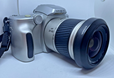 Minolta Dynax 40 mit Minolta AF zoom 28-100 mm/3,5-5,6 D  Silber - top Zustand