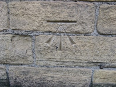 Foto 6x4 OS Schnitt Benchmark auf Sikh Tempel, Peckover Street Bradford \/SE16 c2017