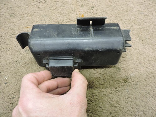 YAMAHA XS650 XS 650 Electric 1973 Tool Tray & Fuse Holder D28 - Picture 5 of 7