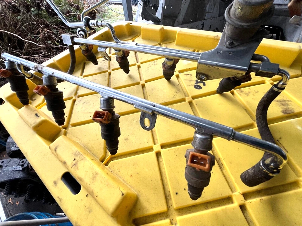 86-93 Ford Mustang 5.0 302 riel de combustible superior + línea dura inferior + 8 inyectores de 19 libras Foto 2 de 4