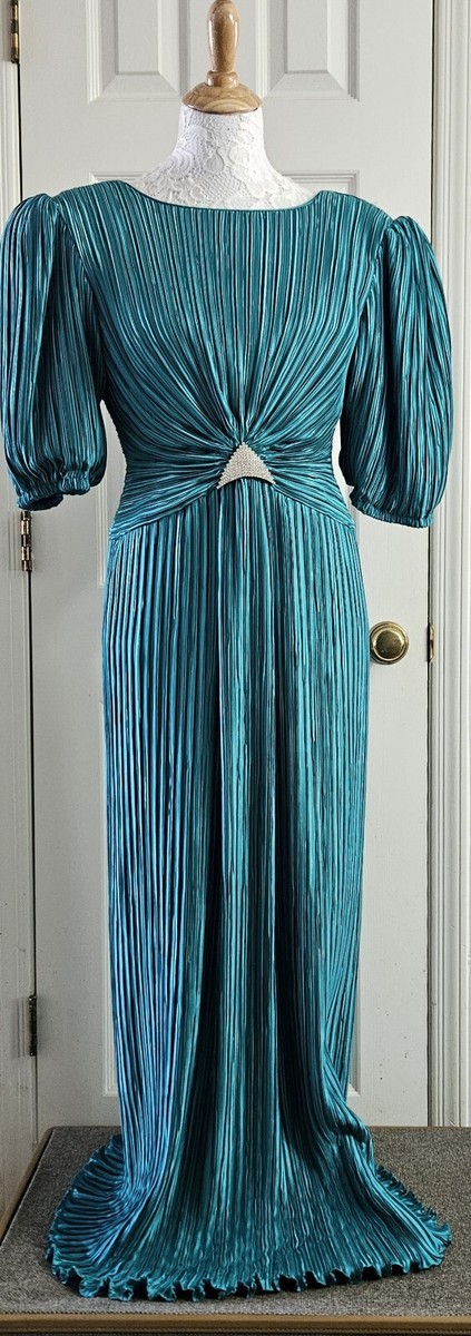 green winter cocktail dress Vintamour Women's Elegant Emerald Velvet Dress,Vintage Long Sleeve Autumn Dining Party With Pockets,Christmas Thanksgiving Outfit feature_Charmeuse