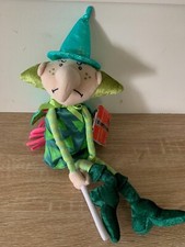 Playgro - Brujas Locas - Muñeca Verde Peluche Hechizo Sapo Aldora con Etiquetas 28 cm