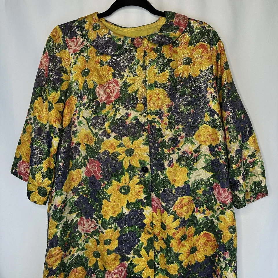Abrigo de Chicago Vintage Mod Timely Fashions Amarillo Azul Floral Cuello de botón Chaqueta Foto 3 de 4