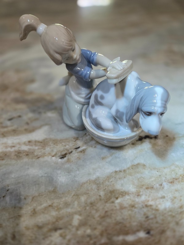 Lladro Bashful Bather Dog Figurine #5455 Retired Porcelain Dog Figurine Spain