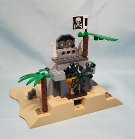 LEGO Pirates 6241 Loot Island complete with Minifigures & Instructions