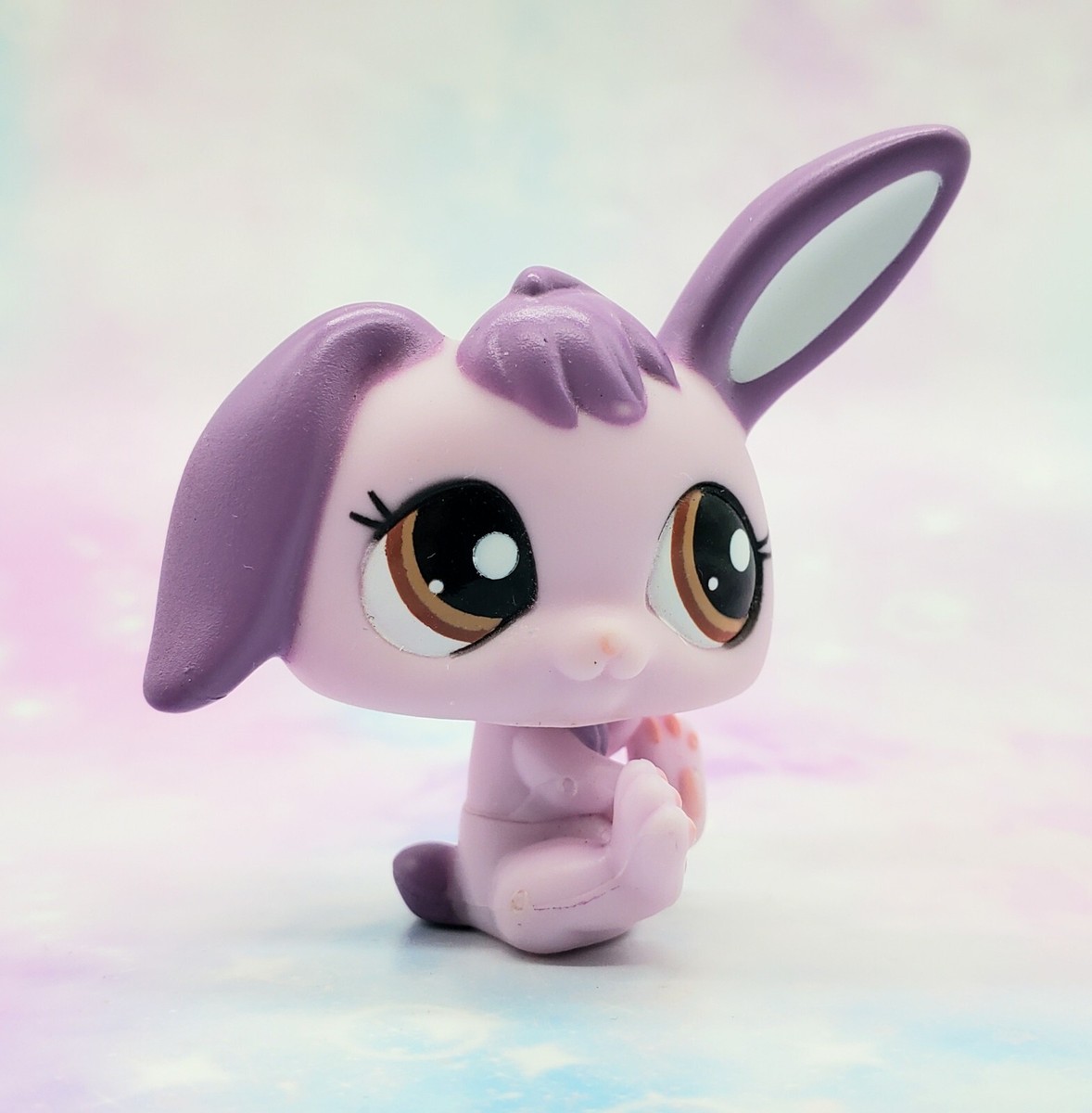 Littlest Pet Shop Authentic # 2300 Purple One Ear Down Rabbit