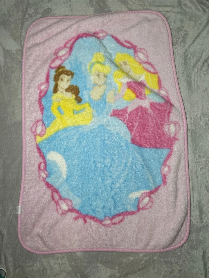 Manta Disney Princesa Bebé Cenicienta Bella Aurora Rosa Esquinas Redondas Foto 4 de 4