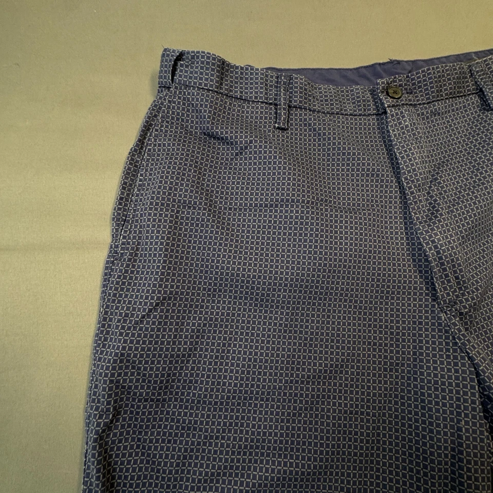 Claiborne Men’s Flat Front shorts size 44-11” Inseam-Navy Blue/Gray Check - Image 4 of 4
