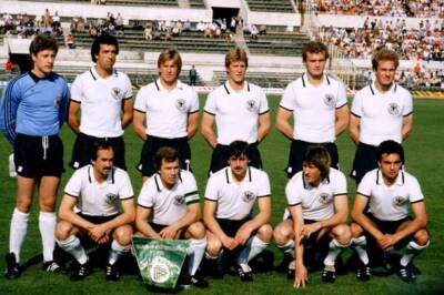 West Germany team group Back Row L-R: Harold Schumacher Bernd Cull- Old Photo