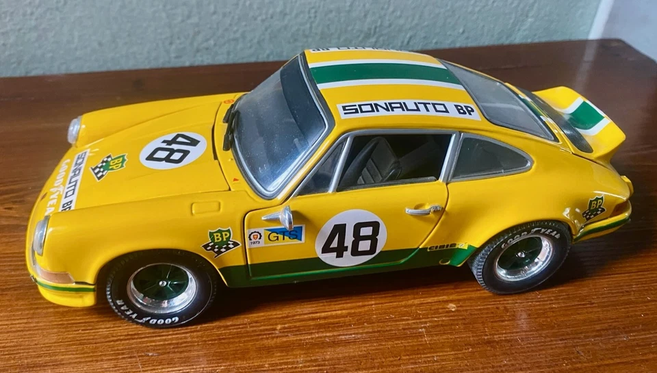 PORSCHE 911 CARRERA RS 2.7L 1973 1/18 UNIVERSAL HOBBIES EQUIPE SONAUTO BP RACING - Immagine 3 di 4