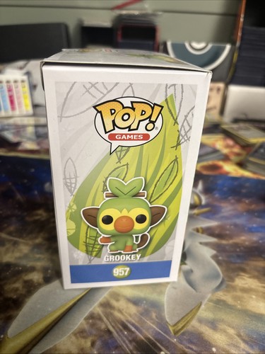 Funko Pop! Vinile: Pokémon - Grookey #957 - Foto 4 di 5