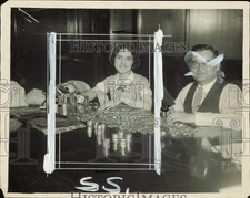 1937 Press Photo Two Workers Counting Pile of Coins at Table - nei41511