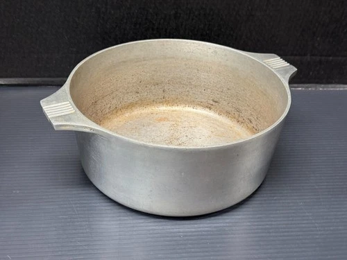 Vtg Wagner Ware Magnalite 4248-M 5 Qt. Round Handled Dutch Oven Roaster No Top